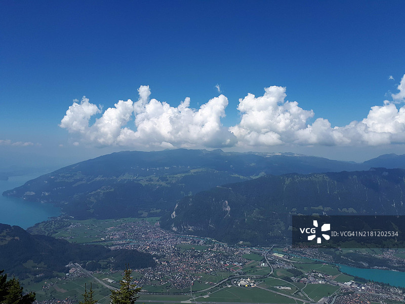 因特拉肯上方的瑞士群山图片素材