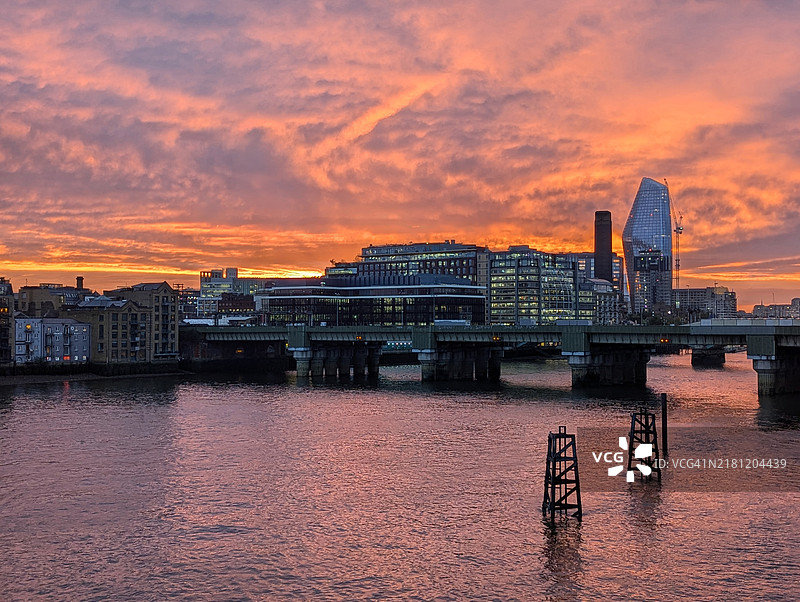 坎农街铁路桥图片素材