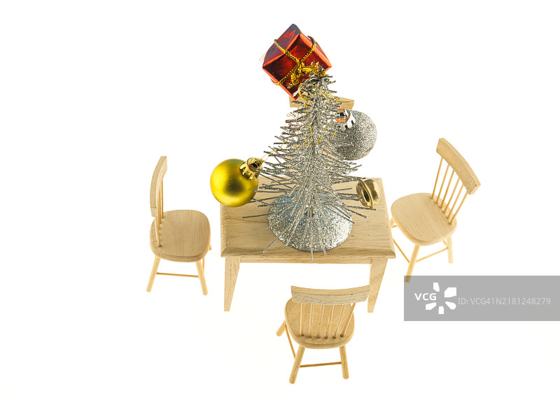 桌子上的圣诞树图片素材