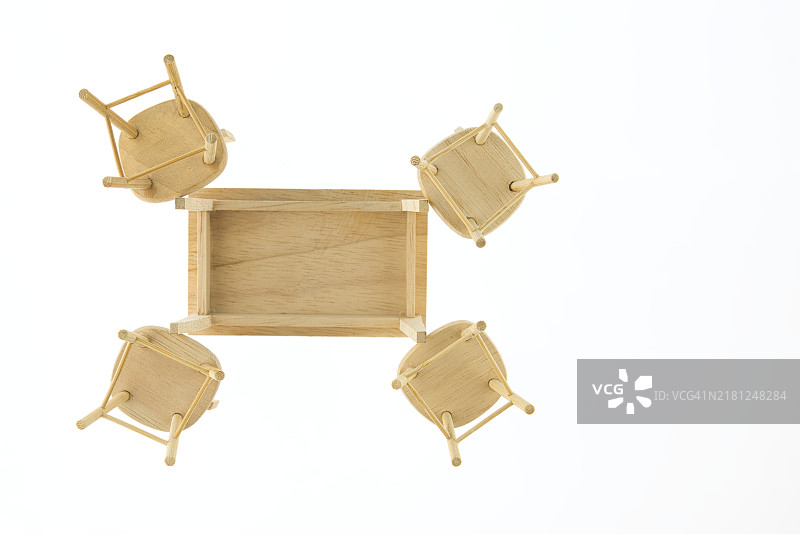 颠倒的桌椅照片图片素材