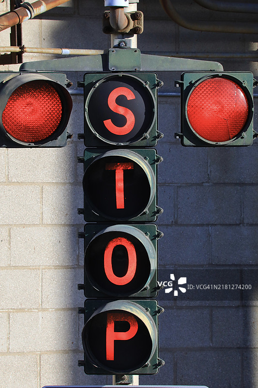 可调桥的交通信号灯图片素材