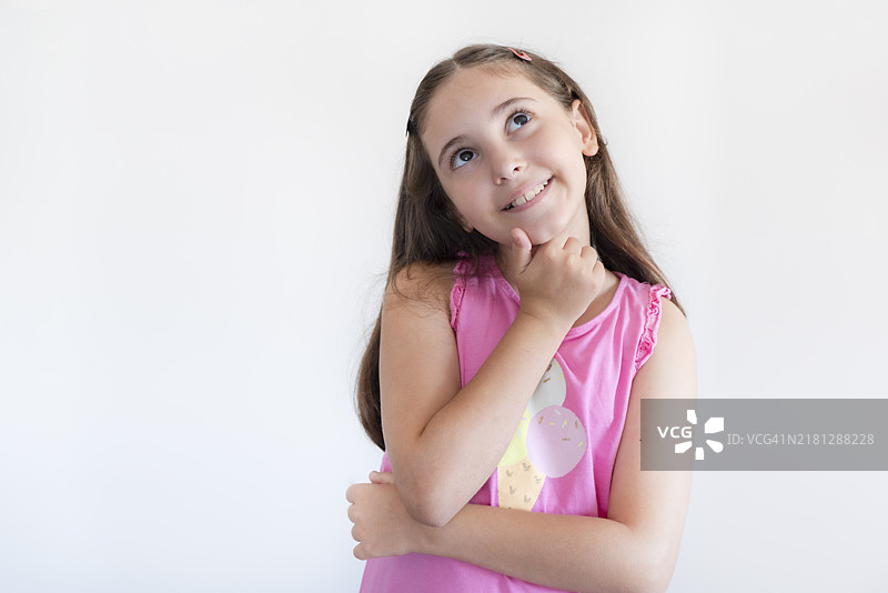 思考的小女孩图片素材