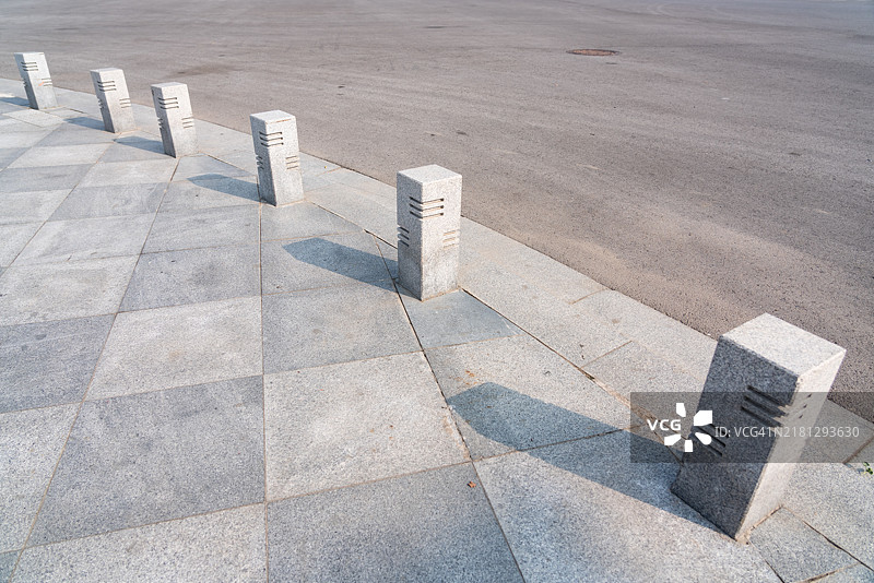 路边的石柱图片素材