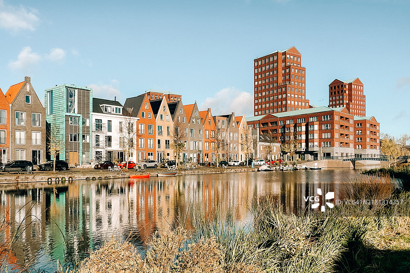 阿默斯福特的瓦托斯特区的新现代住宅建筑。图片素材