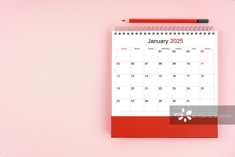 2025年1月桌面日历粉色背景，带复制空间图片素材
