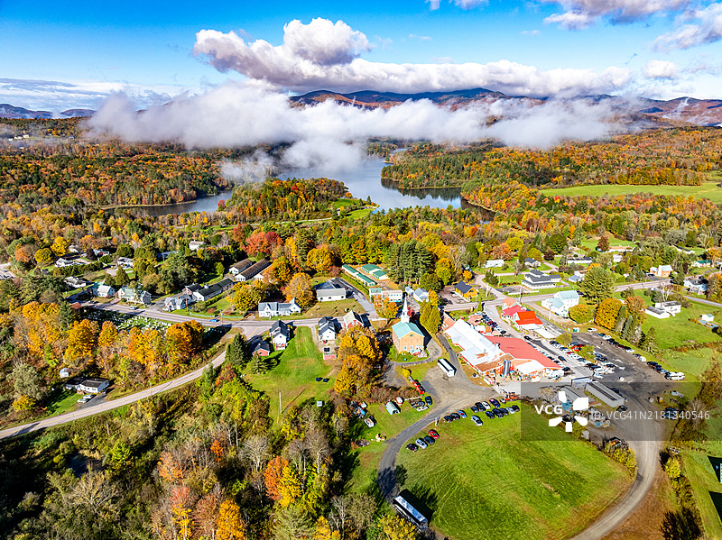 佛蒙特州斯托，沃特伯里中心100号公路图片素材