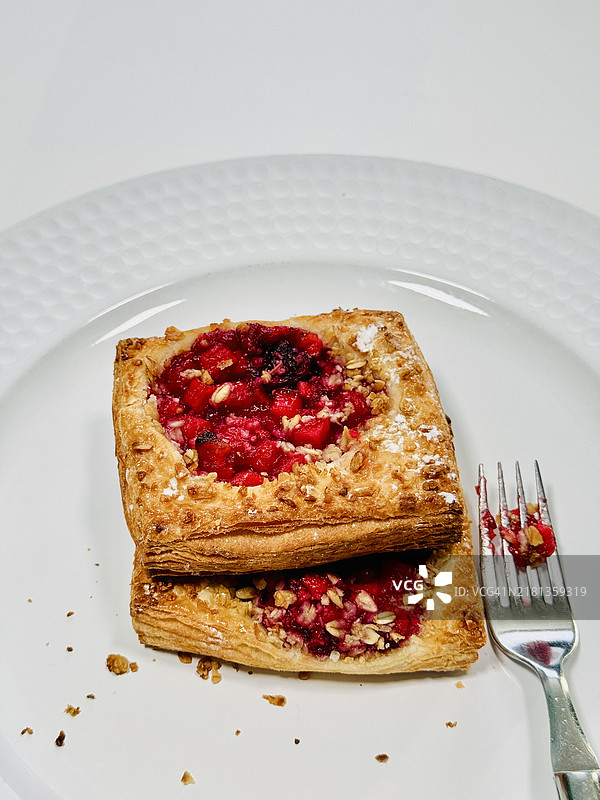 酥皮黑莓苹果馅饼特写图片素材