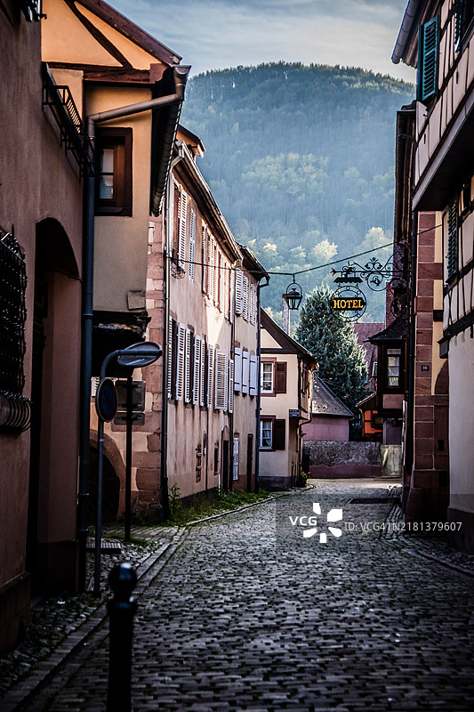 凯泽斯贝格街道上的建筑图片素材