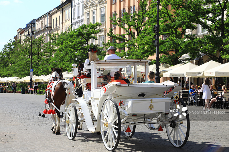 克拉科夫的马车供游客使用图片素材