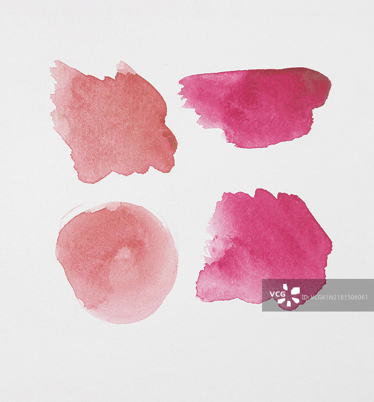 不同色调红色颜料与白色纸张图片素材