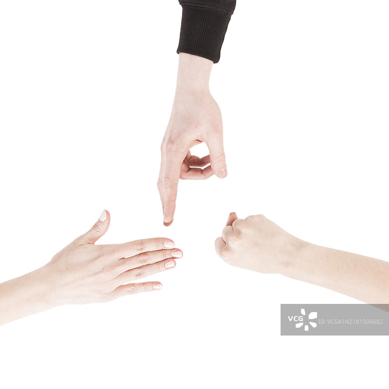 人们在玩石头剪刀布游戏图片素材