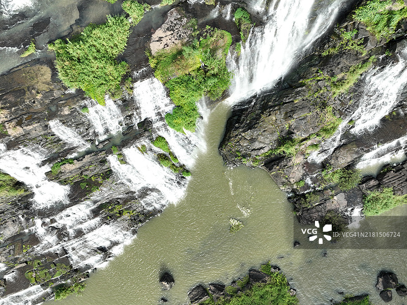 越南大叻的蓬古尔瀑布，热带森林中的瀑布之美图片素材