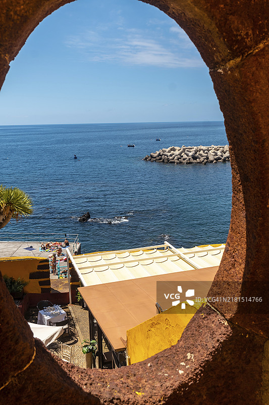 丰沙尔圣地亚哥堡海滩景色，马德拉图片素材