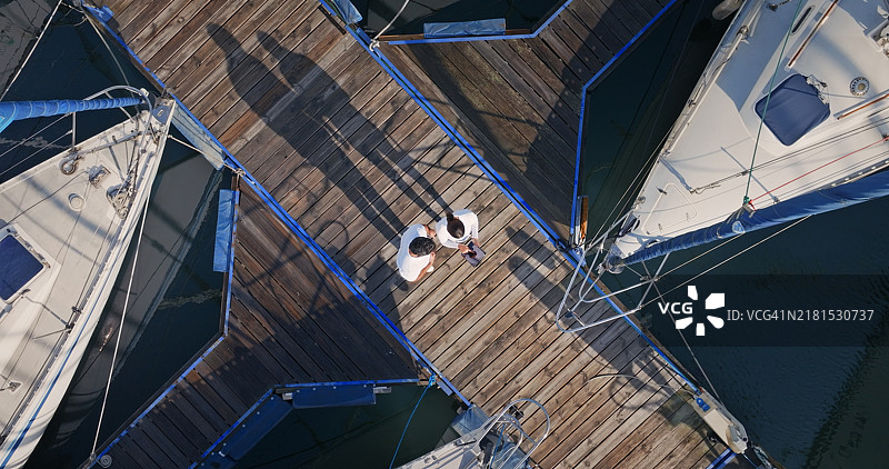 豪华假日团队：船员、宾客预订与海上安全图片素材