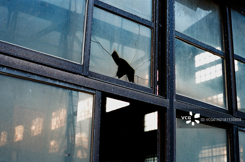 破窗户图片素材