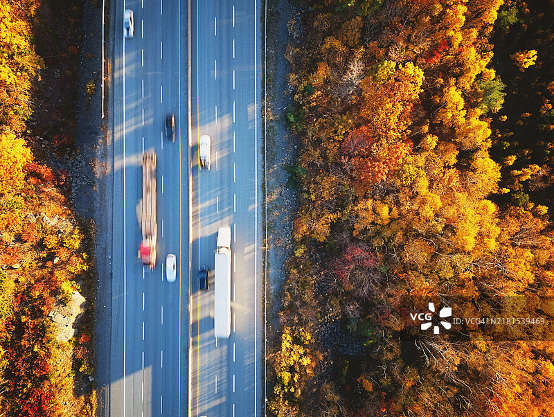 十月卡车运输图片素材