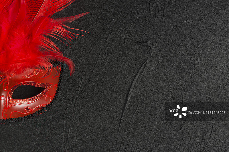 红色面具与黑暗桌面图片素材