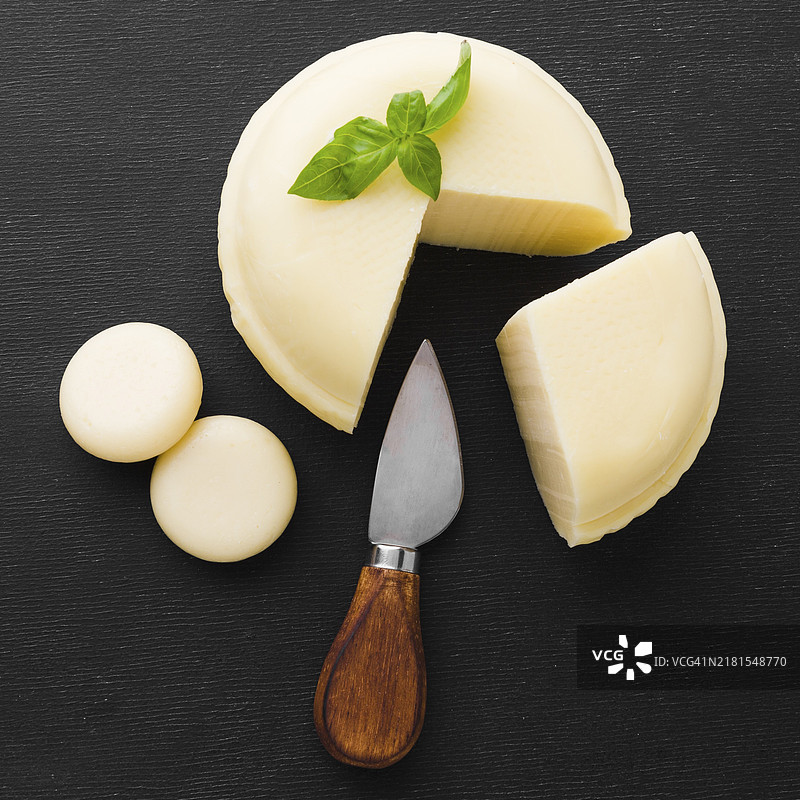 奶酪与刀具扁平风格展示图片素材