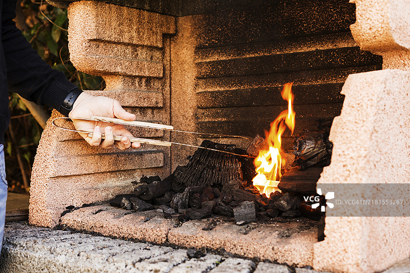 燃烧的火坑特写图片素材