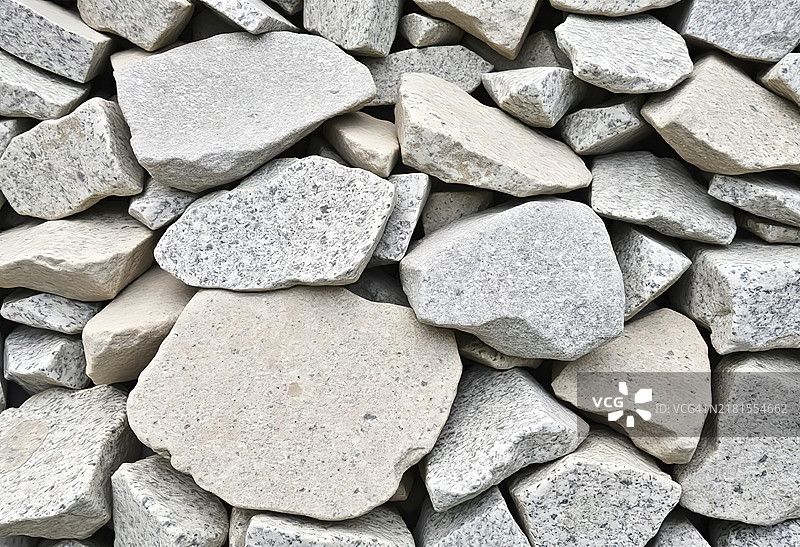 一堆形状和大小各异的花岗岩石块图片素材