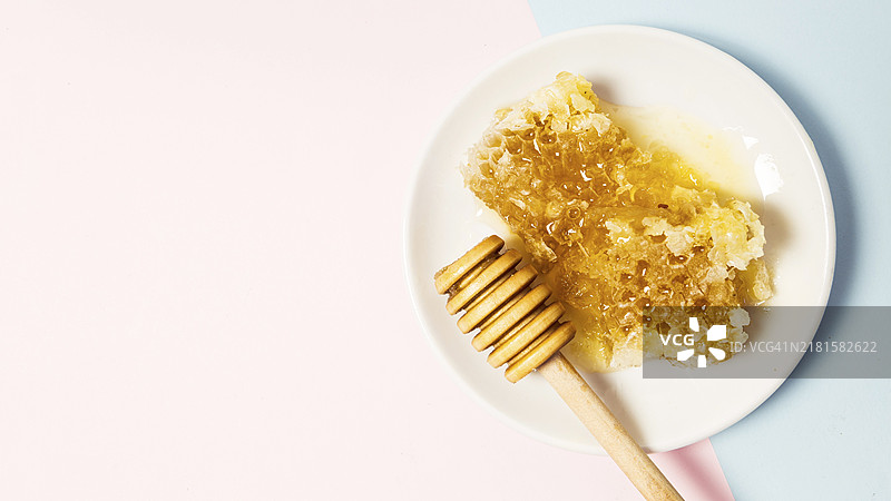 蜂巢木质蜜勺双背景图片素材