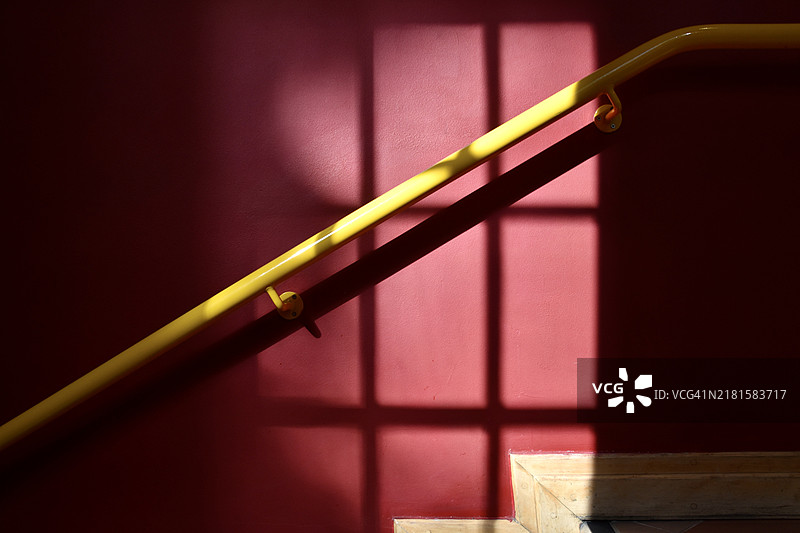 黄色楼梯扶手图片素材