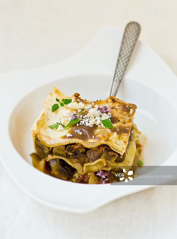 茄子酱牛至千层面图片素材