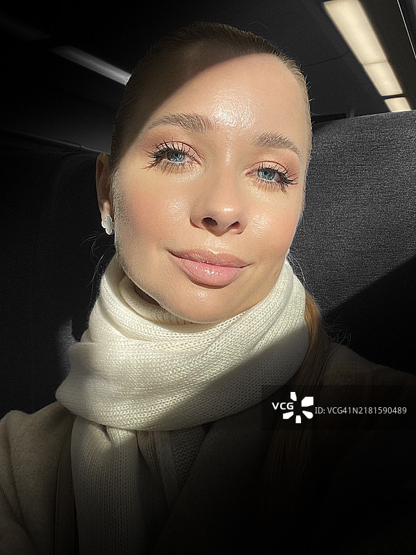 美丽女孩的肖像图片素材