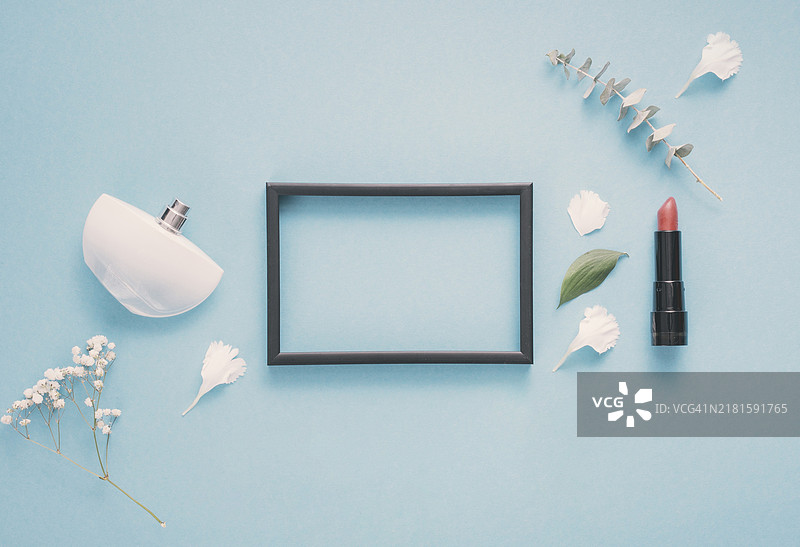 口红植物桌的空白框架图片素材