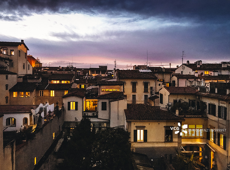 佛罗伦萨的城市灯光图片素材