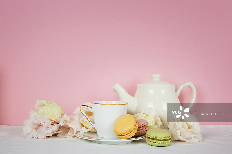 可爱的茶杯与马卡龙图片素材
