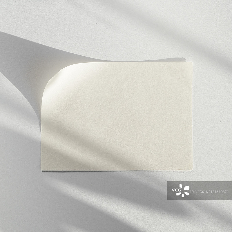 带有阴影的白色空白纸张背景图片素材