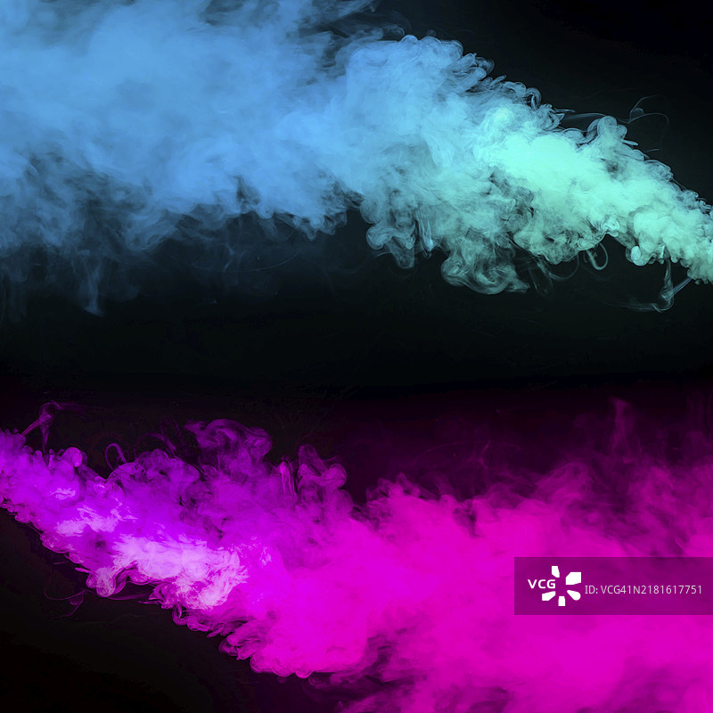 黑色背景上的蓝粉色烟雾效果图片素材