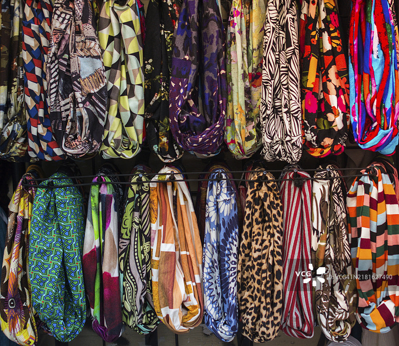 带有刺绣的土耳其传统女士围巾图片素材