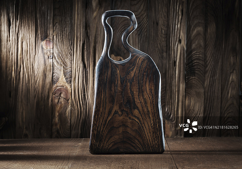 旧背景上的复古木制砧板图片素材