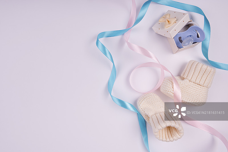 奶嘴礼盒留白图片素材