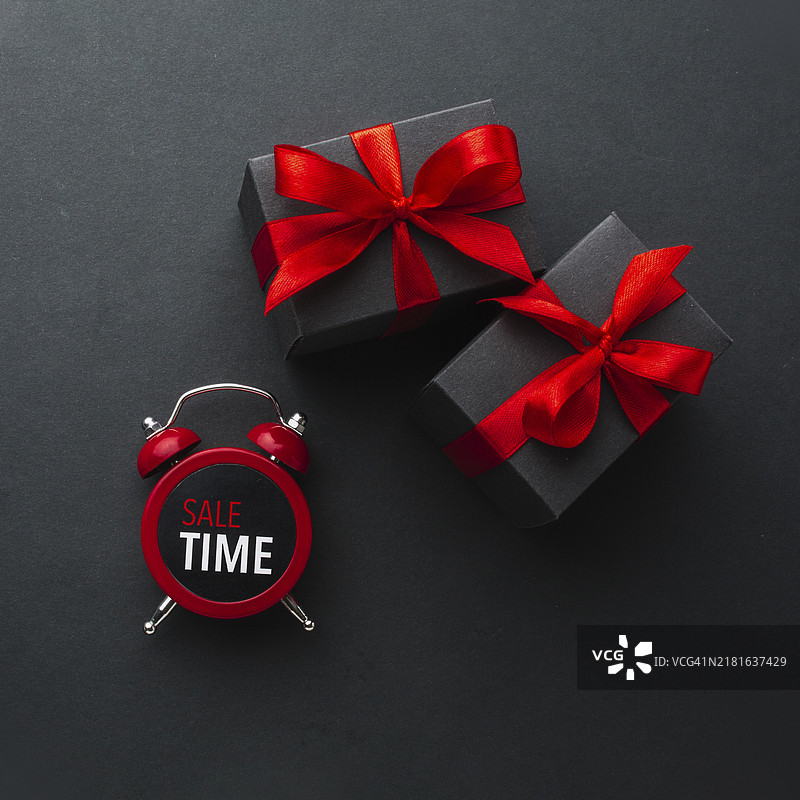 带闹钟的网络星期一优惠图片素材