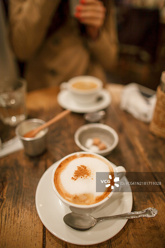 东京咖啡馆氛围图片素材