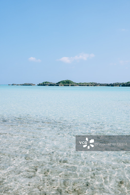 日本与论岛的清澈热带泻湖图片素材