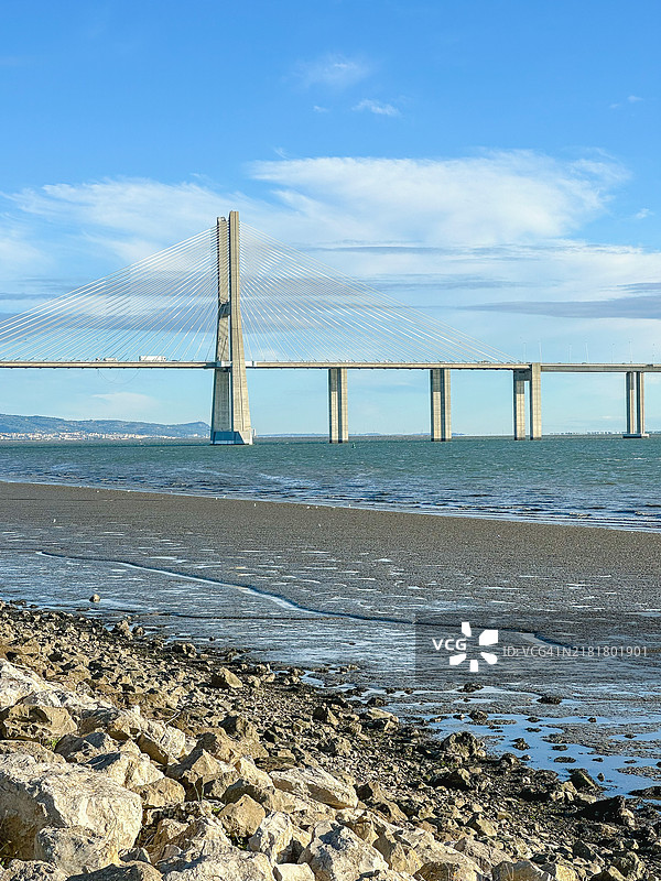 里斯本的瓦斯科达伽马大桥图片素材