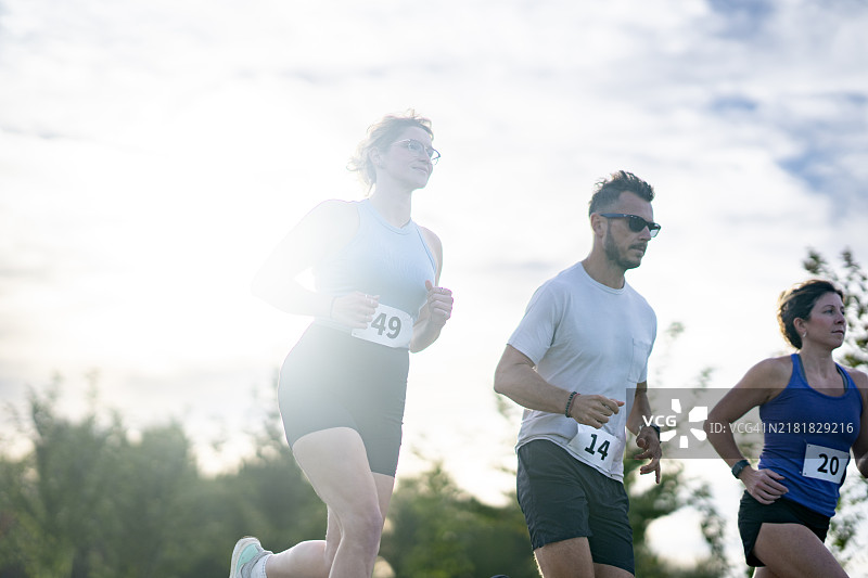 成人赛跑比赛图片素材