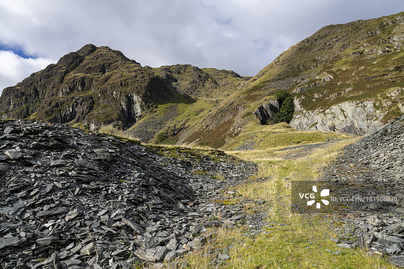 英格兰坎布里亚郡肯特米尔的雷恩斯伯勒山崖图片素材