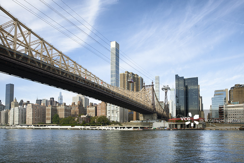 昆士堡大桥与罗斯福岛缆车及纽约市天际线， 美国图片素材