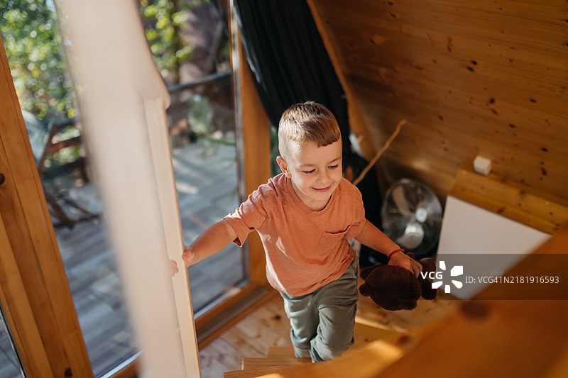 我在小木屋度过的美好一天图片素材
