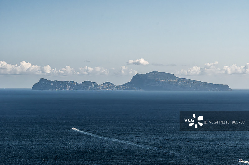 在海上，意大利卡普里岛，纳波利图片素材