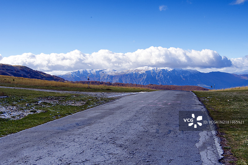 雪山与天空的美丽景色图片素材