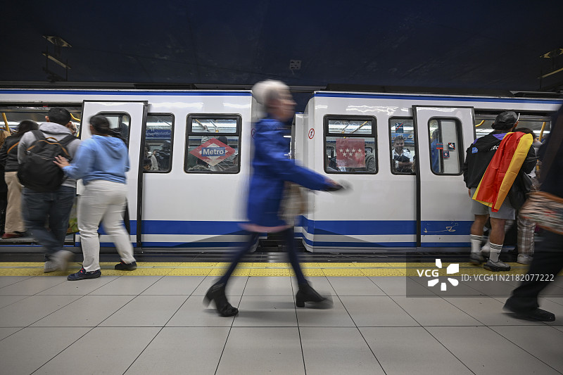 西班牙索尔站的马德里地铁图片素材