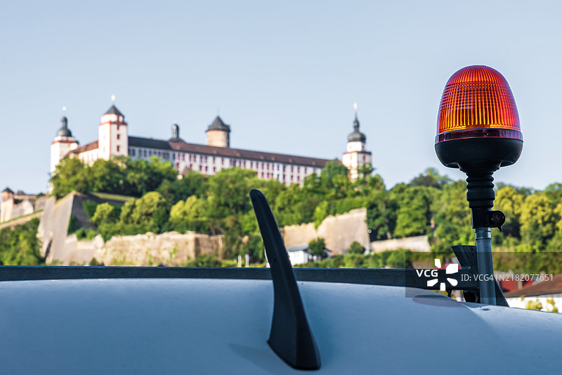 维尔茨堡与玛丽恩堡和船只的警报灯（巴伐利亚，德国）图片素材
