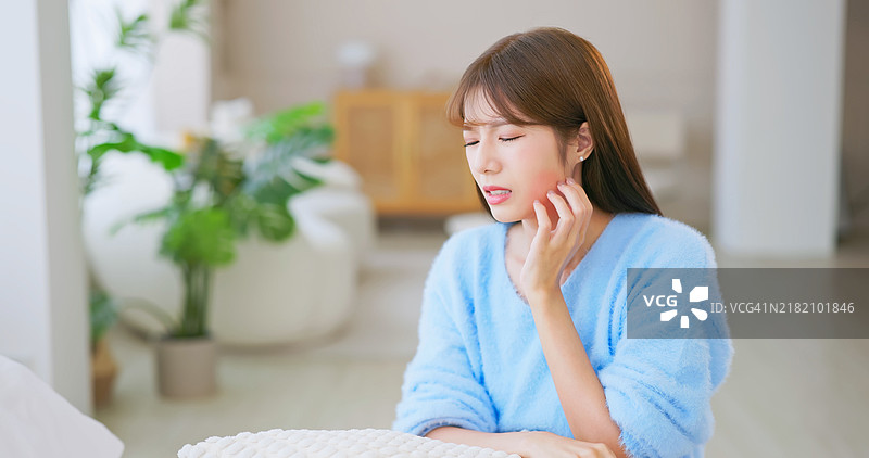 亚洲女士面部干燥图片素材