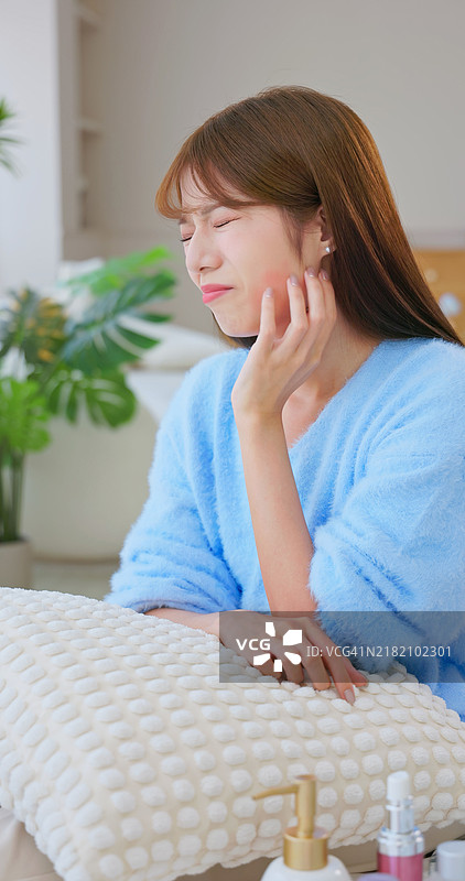 亚洲女士面部干燥图片素材